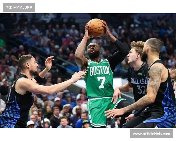 凯尔特人力克独行侠，布朗33分11篮板率队稳居东部前列